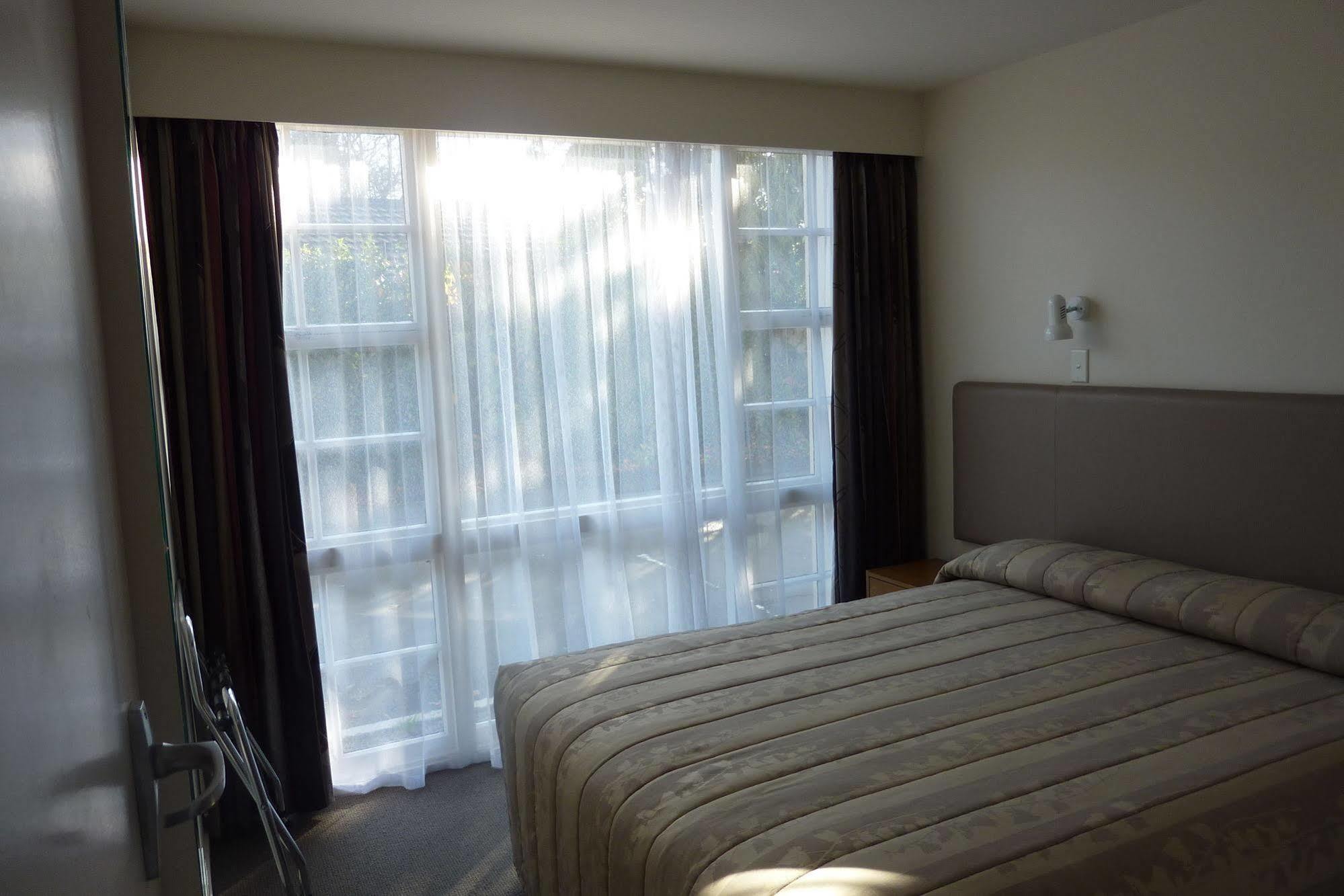 Colonial Inn Motel Christchurch Bagian luar foto